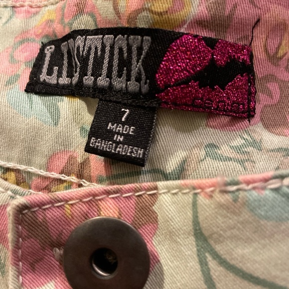 Shorts - Picture 2 of 3